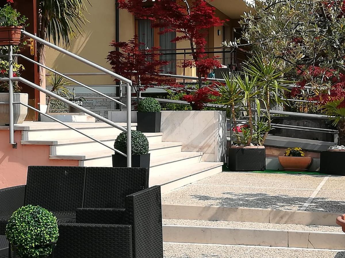 Hotel Virginia Garda Kültér fotó