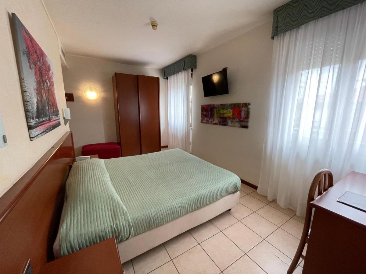 Hotel Virginia Garda Kültér fotó